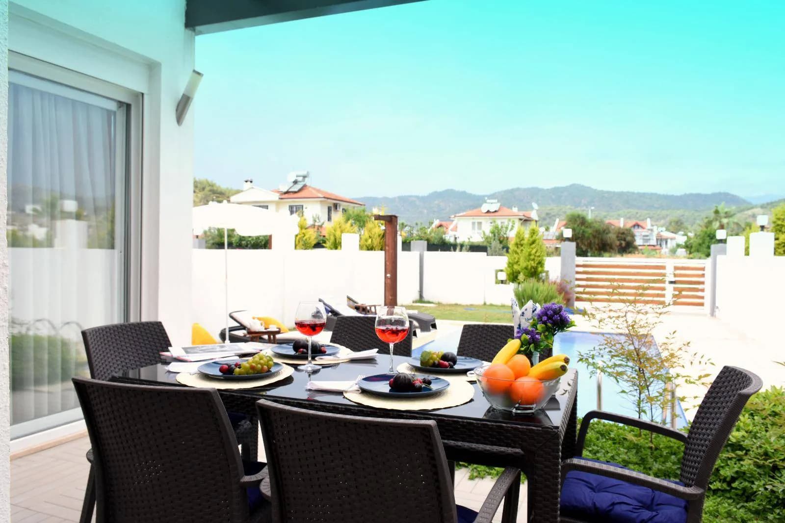 Fethiye Çiftlik'te Elverişli Konumda, Özel Havuzlu, 6 Kişilik Villa görsel 3
