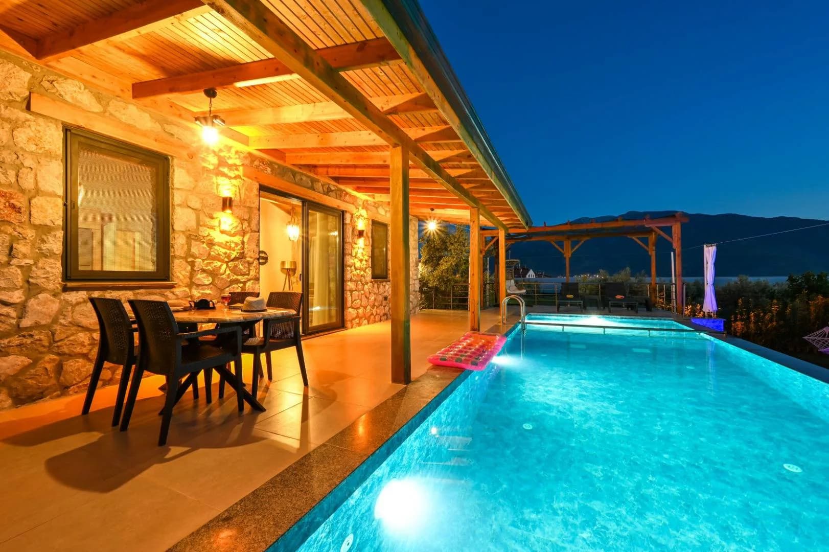 Fethiye Karaçulha'da Korunaklı, Özel Havuzlu, 4 Kişilik Kiralık Villa görsel 3