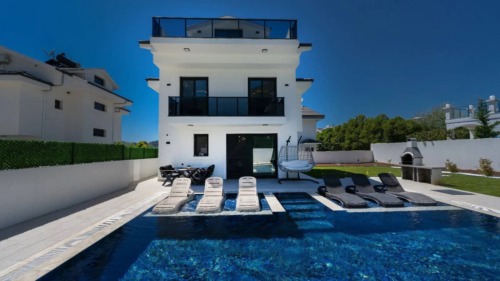 Fethiye Ölüdeniz'de Modern Tasarımlı, Özel Havuzlu, 3+1 Villa görsel 1