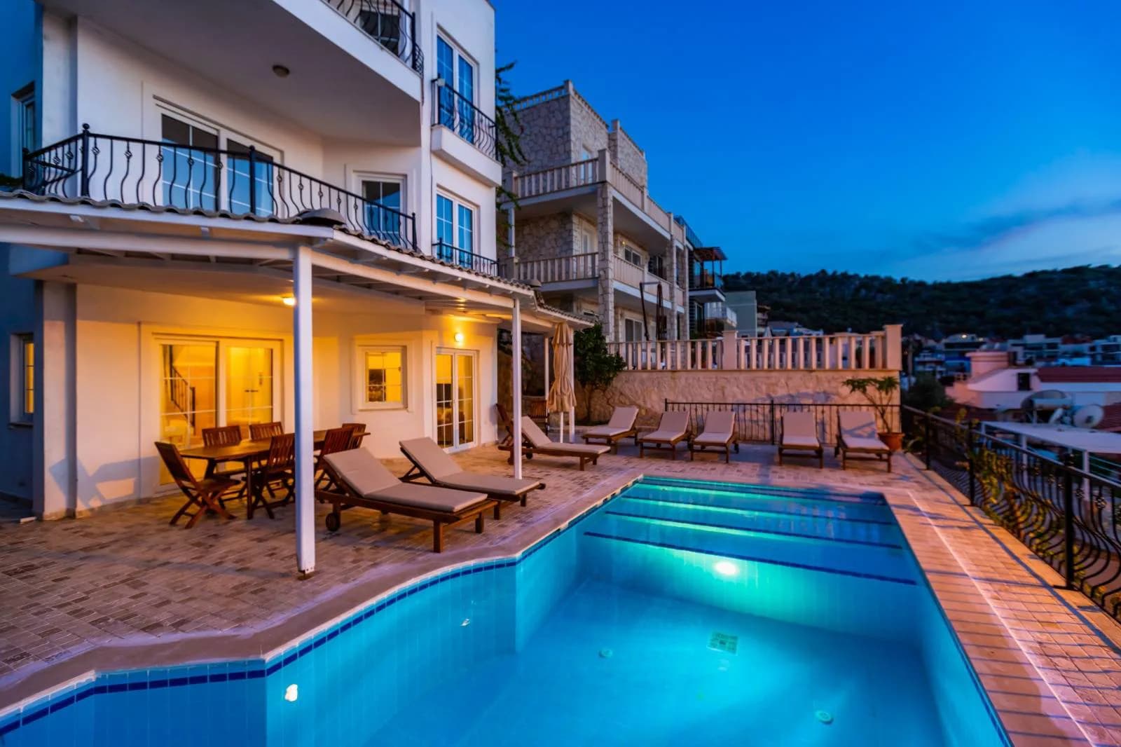 Kaş Kalkan'da Enfes Deniz Manzaralı, 8 Kişilik, Konforlu Villa görsel 1