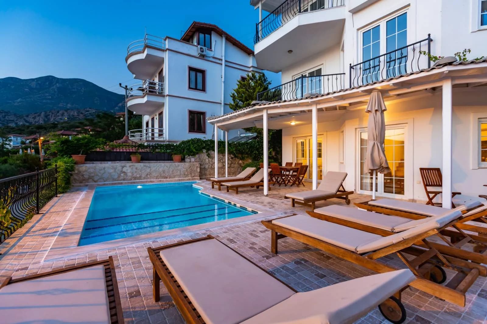 Kaş Kalkan'da Enfes Deniz Manzaralı, 8 Kişilik, Konforlu Villa görsel 2