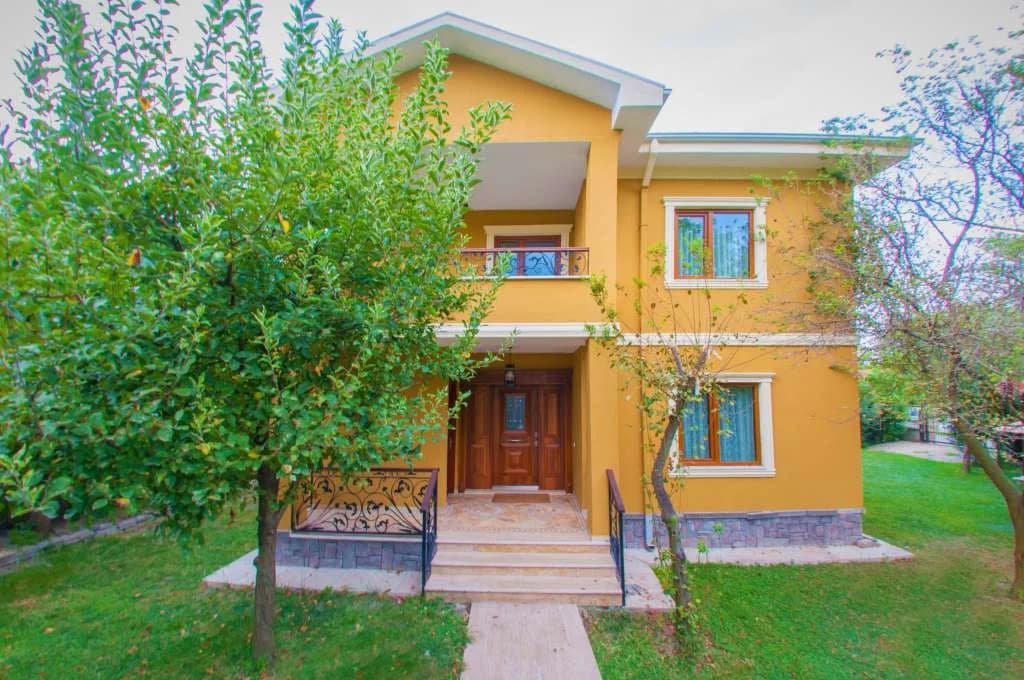 Sapanca Kırkpınar'da Ferah Bahçeli, Modern Tasarımlı, Şömineli Villa görsel 3