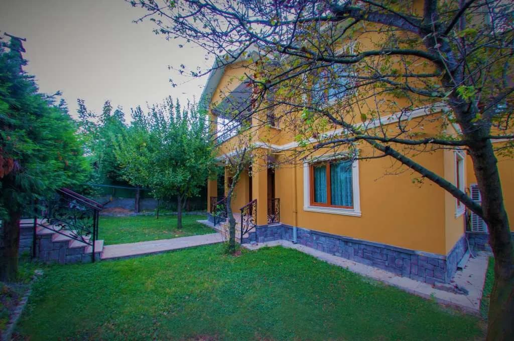 Sapanca Kırkpınar'da Ferah Bahçeli, Modern Tasarımlı, Şömineli Villa görsel 2