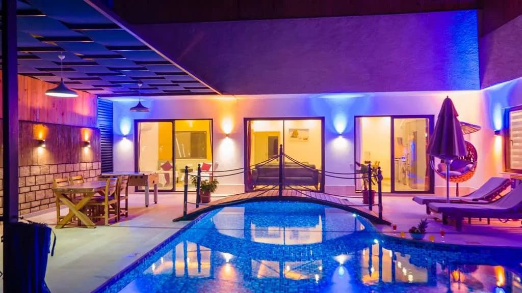 Kaş İslamlar'da Modern Tasarımlı, Kapalı ve Özel Havuzlu, Lüks Villa görsel 3