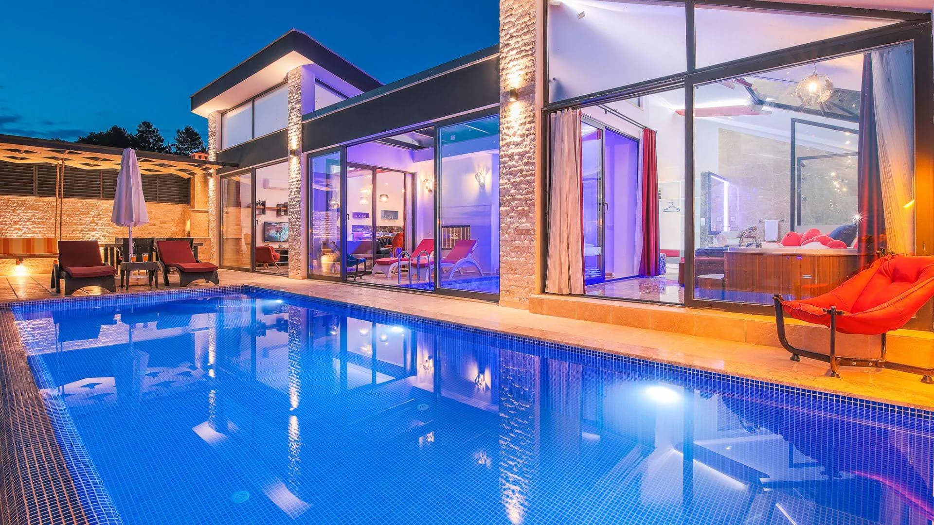 Kaş Üzümlü'de Muhteşem Doğada, Özel Havuzlu, Sinema Odalı, Lüks Villa görsel 1