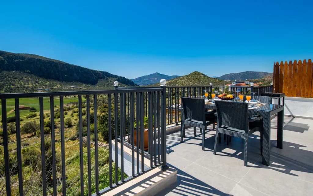 Kalkan Ulugöl'de Merkeze Yakın, Doğa Manzaralı, Lüks Tatil Evi görsel 2