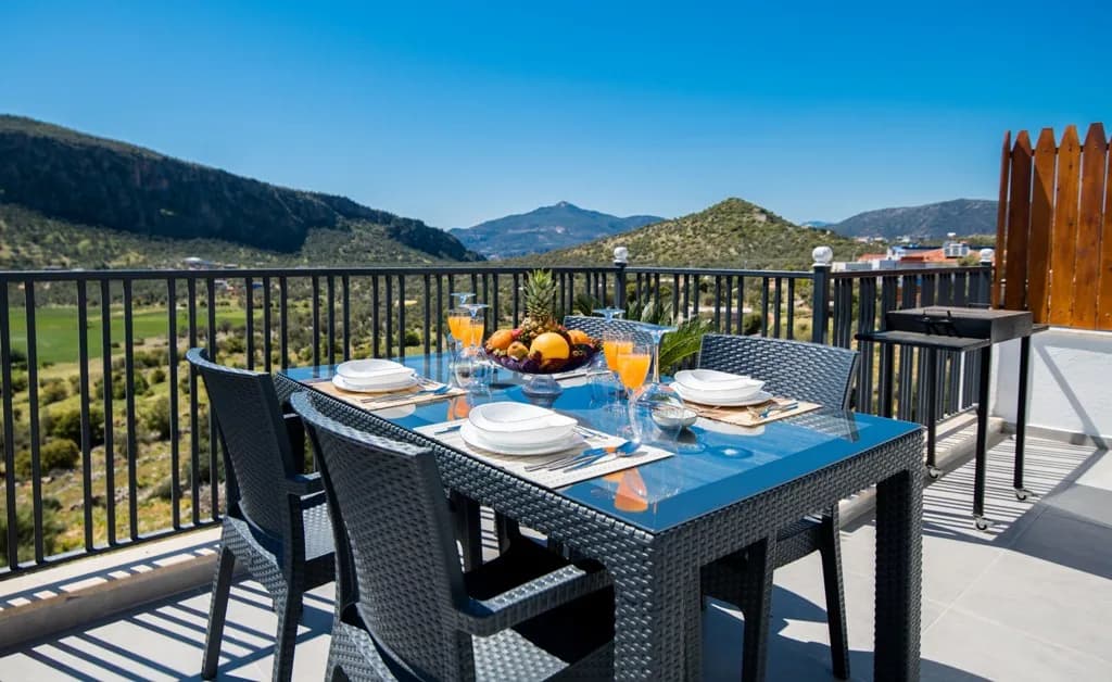 Kalkan Ulugöl'de Merkeze Yakın, Doğa Manzaralı, Lüks Tatil Evi görsel 1
