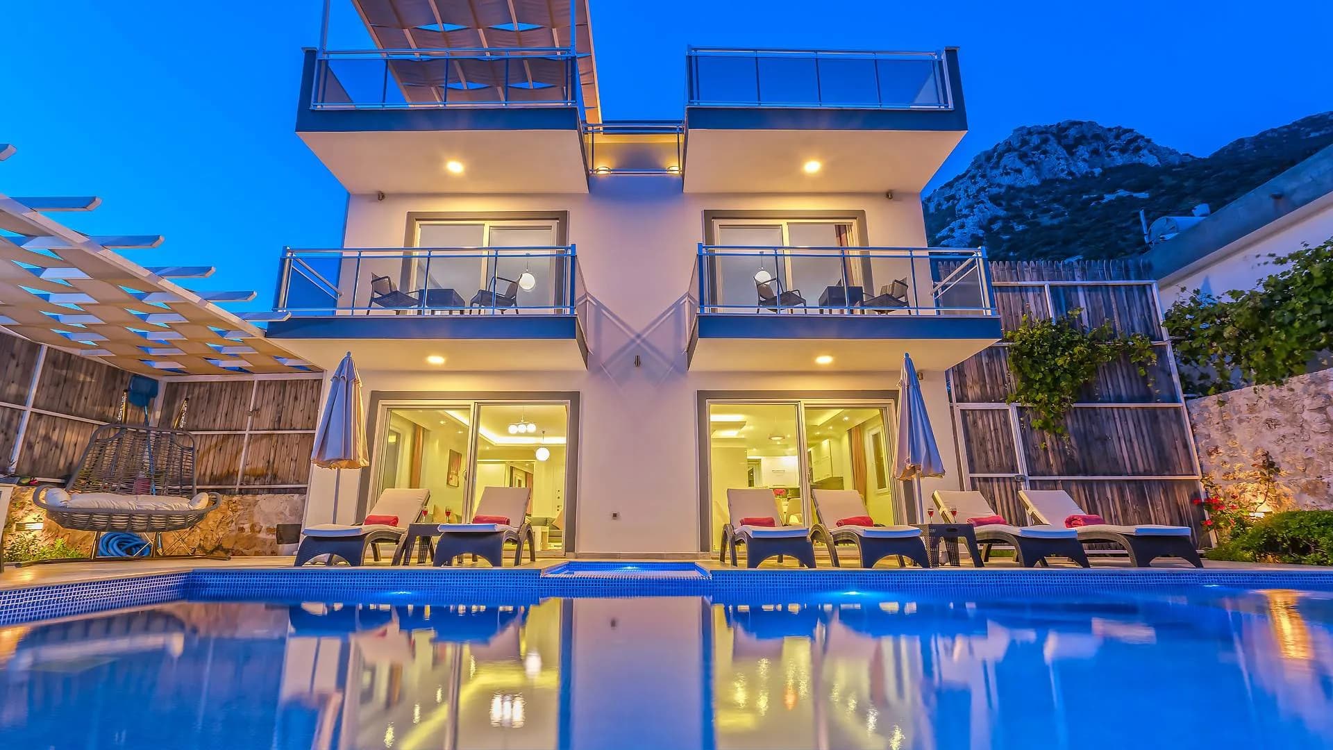 Kaş İslamlar'da Nefes Kesen Deniz Manzaralı, Özel Havuzlu, Lüks Villa görsel 1
