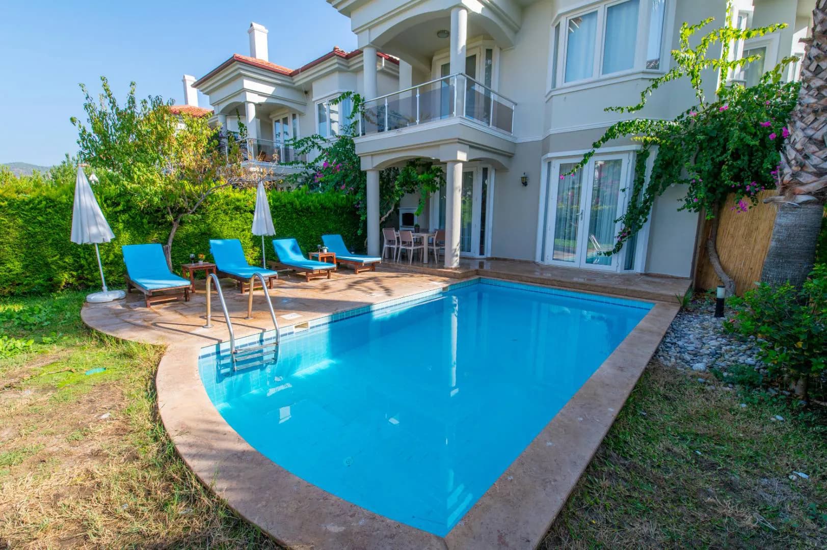 Muğla Fethiye'de 10 Kişilik, Özel ve Ortak Havuzlu, Kiralık Villa görsel 1