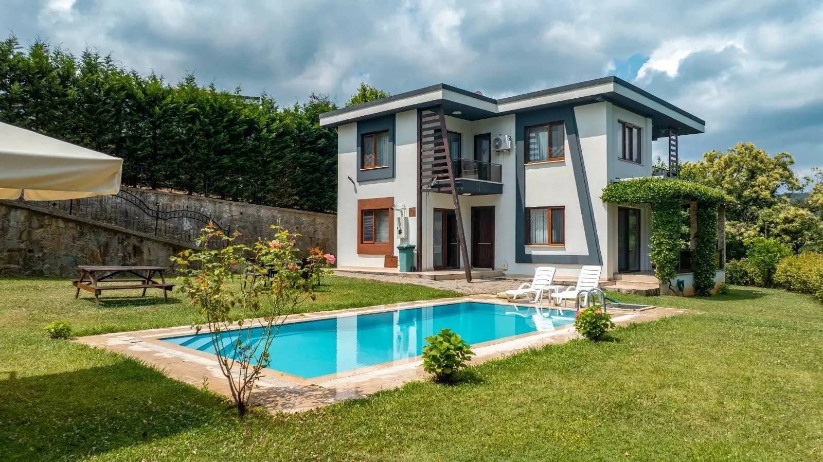 Sapanca Güldibi'nde Yeşillikler İçerisinde, Özel Havuzlu, 3+2 Villa görsel 1