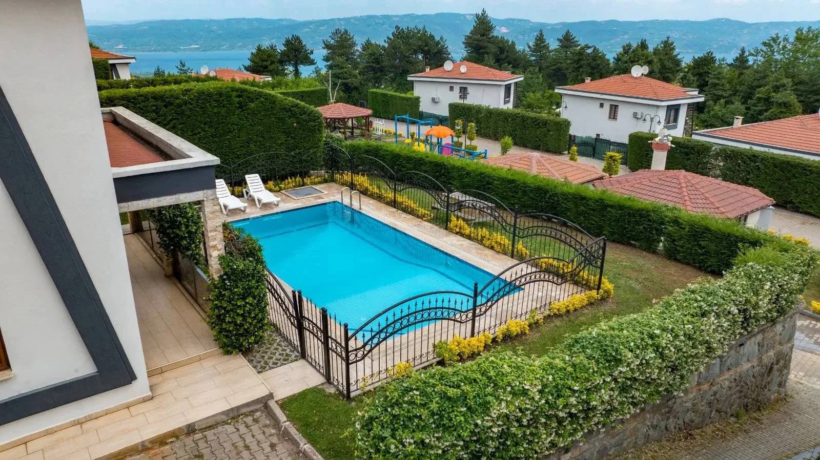 Sapanca Güldibi'nde Yeşillikler İçerisinde, Özel Havuzlu, 3+2 Villa görsel 3