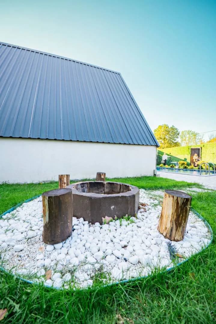 Sapanca Çayiçi'nde Yemyeşil Bahçeli, Isıtmalı Havuzlu, Kiralık Bungalov görsel 3