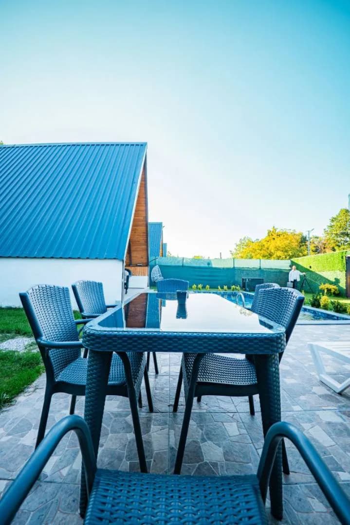 Sapanca Çayiçi'nde Yemyeşil Bahçeli, Isıtmalı Havuzlu, Kiralık Bungalov görsel 2