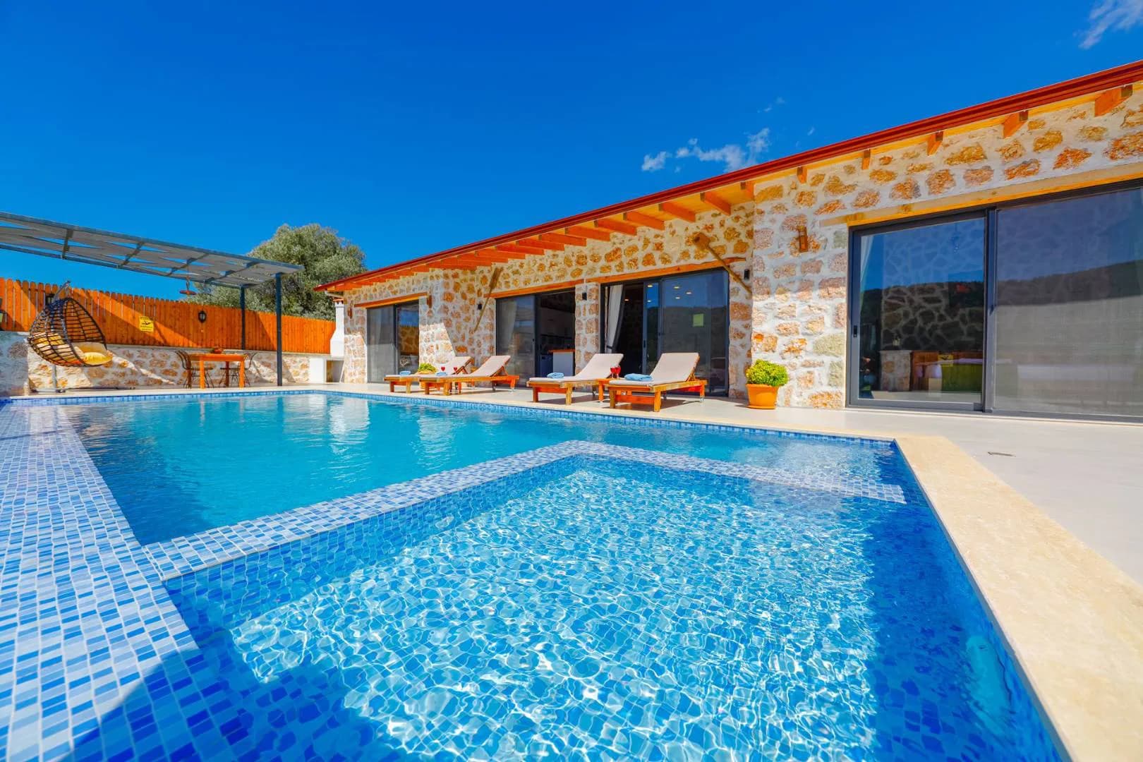 Kaş Sarıbelen'de Doğa İle İç İçe, Özel Havuzlu, 4 Kişilik Villa görsel 1