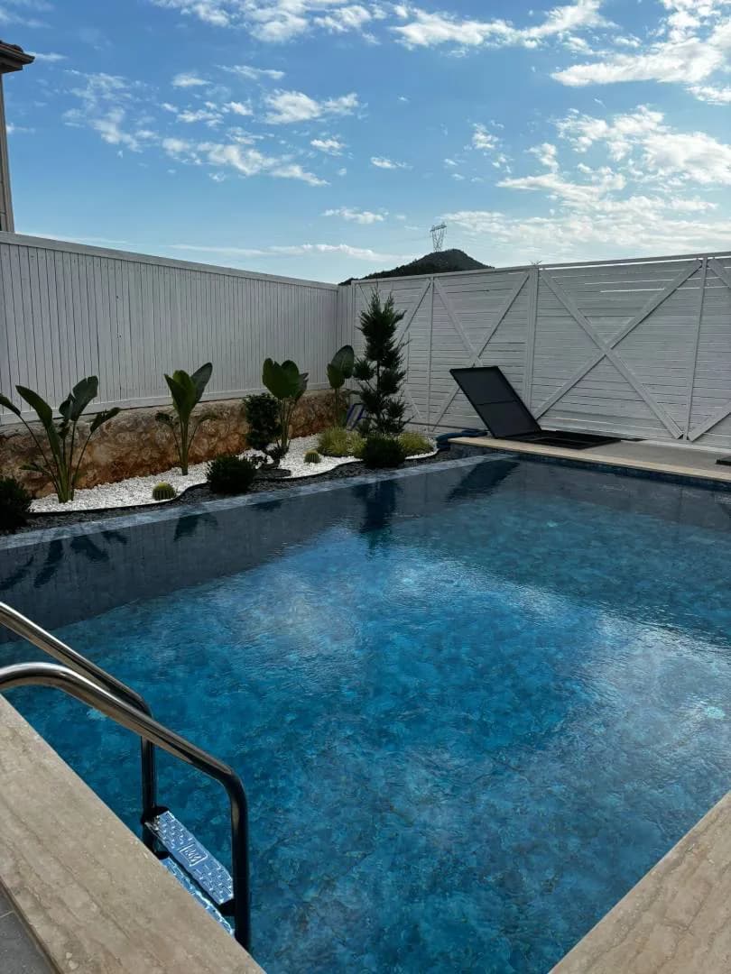 Kaş Andifli'de Modern Tasarımlı, Özel Havuzlu, Balayı Villası görsel 3