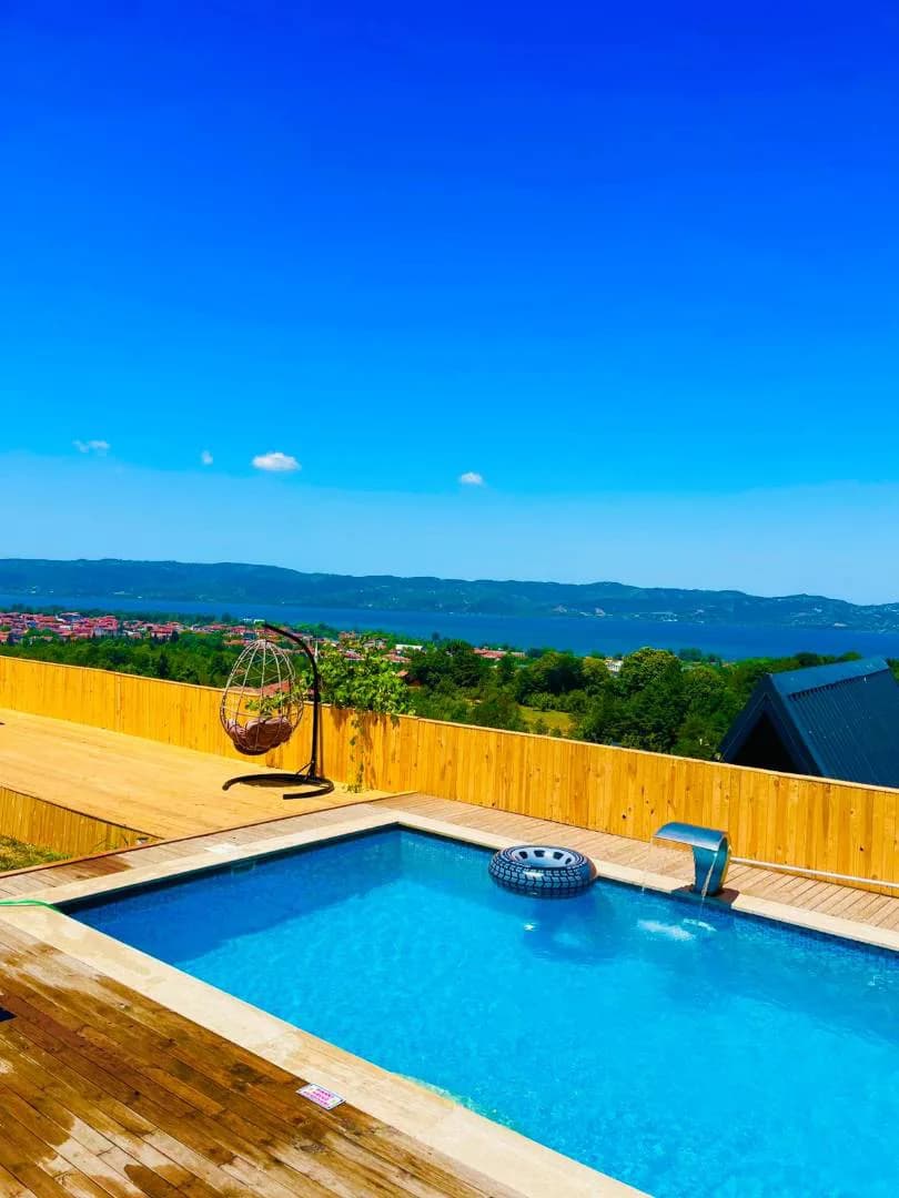 Sapanca Kuruçeşme'de Enfes Göl Manzaralı, Özel Havuzlu, Kiralık Bungalov görsel 1