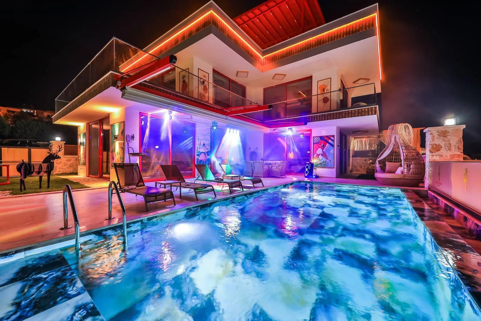Kaş Gökseki'de Deniz Manzaralı, Özel Havuzlu, Lüks Tasarımlı Villa görsel 2