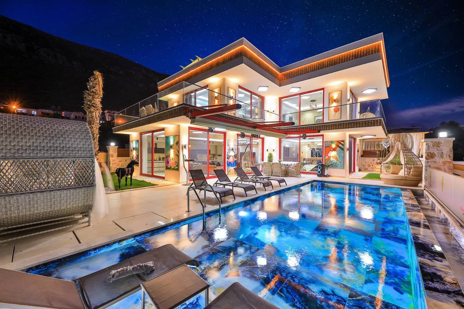 Kaş Gökseki'de Deniz Manzaralı, Özel Havuzlu, Lüks Tasarımlı Villa görsel 1