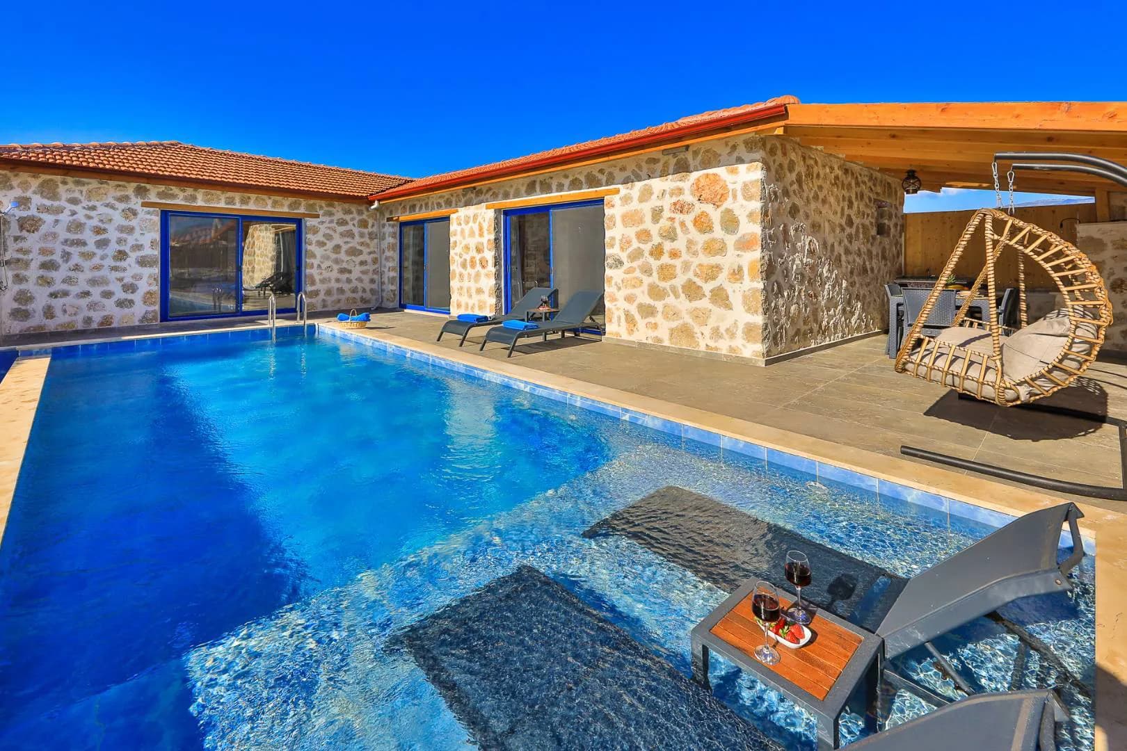 Kaş Gelemiş'de Deniz Manzaralı, Özel Havuzlu, Taş Villa görsel 1