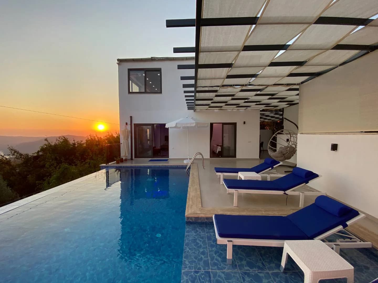 Kaş Kördere'de Göz Alıcı Deniz Manzaralı, Özel Havuzlu, Modern Villa görsel 1
