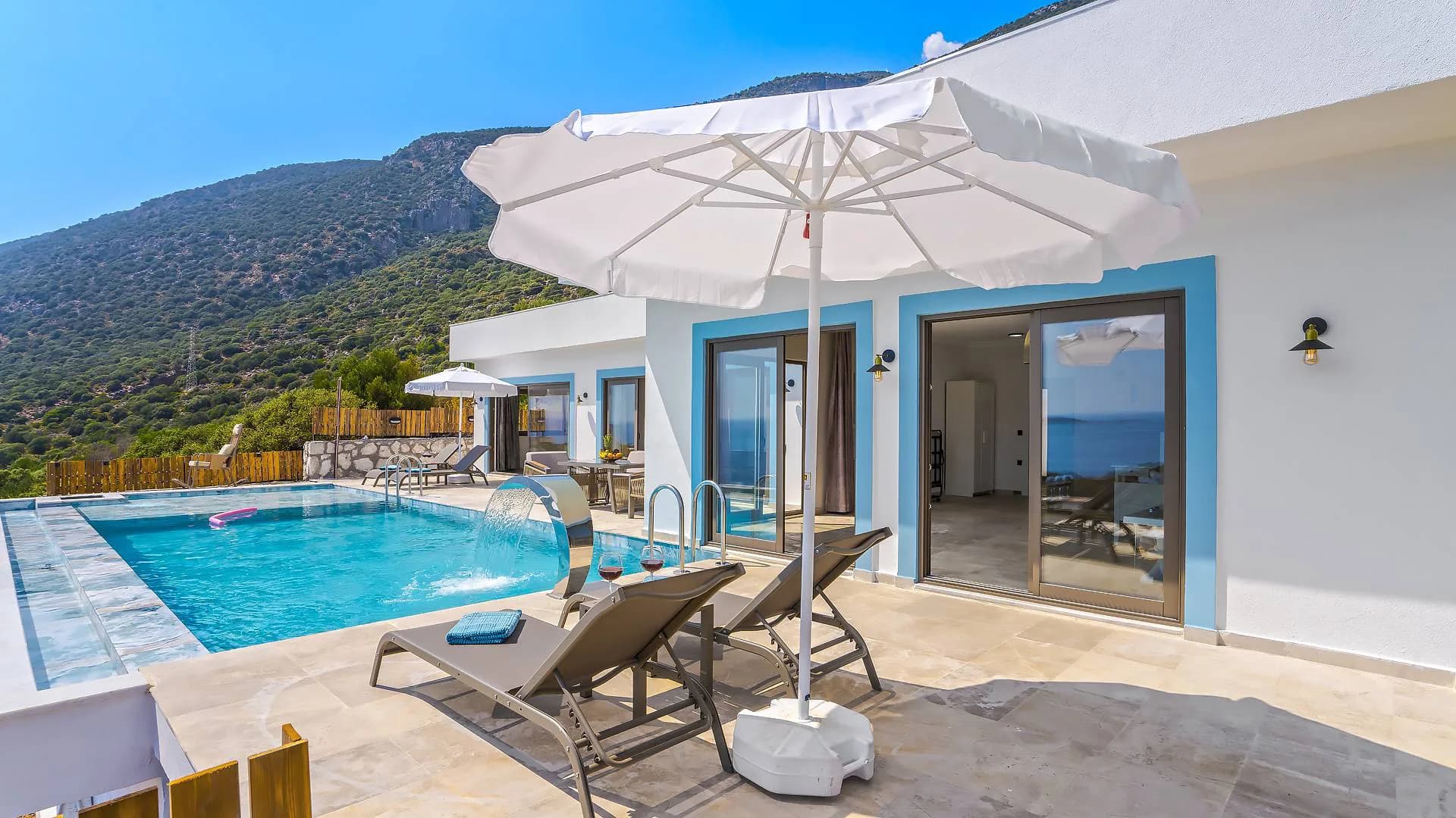 Kaş Gökçeören'de Deniz Manzaralı, Özel Havuzlu, Jakuzili Villa görsel 3