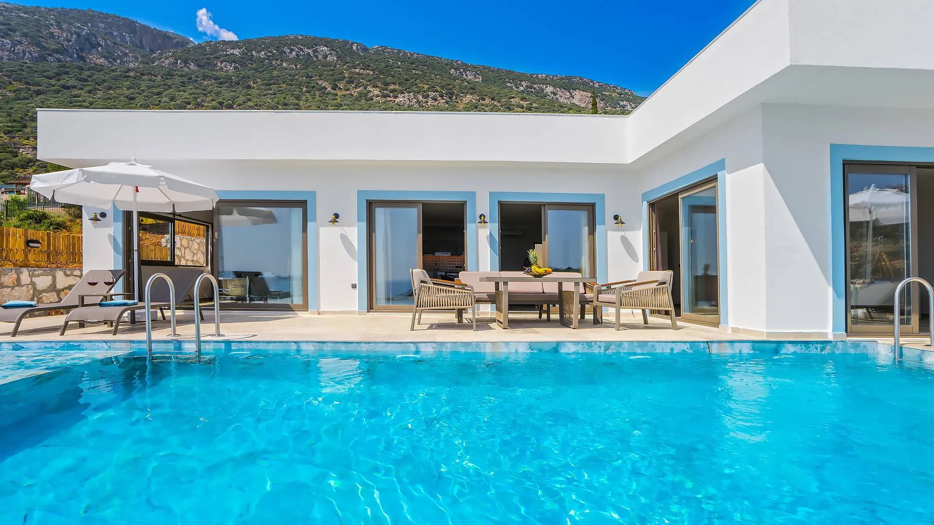 Kaş Gökçeören'de Deniz Manzaralı, Özel Havuzlu, Jakuzili Villa görsel 2