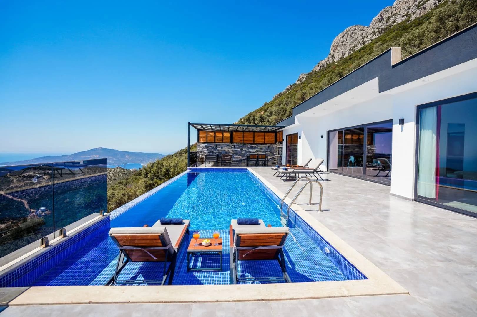 Kaş Bezirgan'da Deniz Manzaralı, Sonsuzluk Havuzlu, 2+1 Villa görsel 1