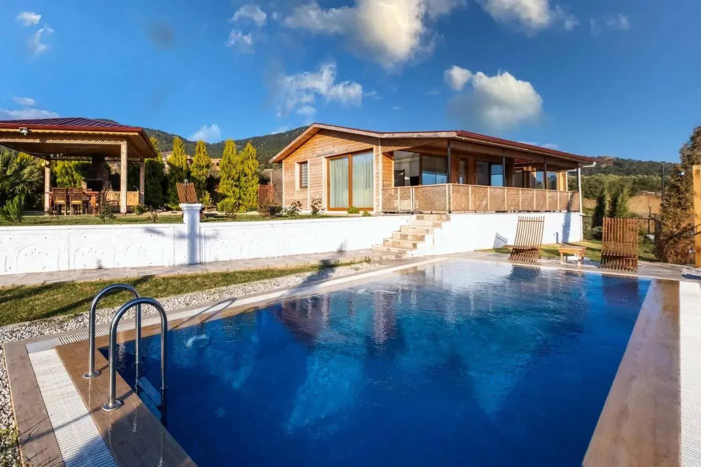 Fethiye Karaçulha’da Deniz Manzaralı, Özel Havuzlu, Kiralık Villa görsel 1