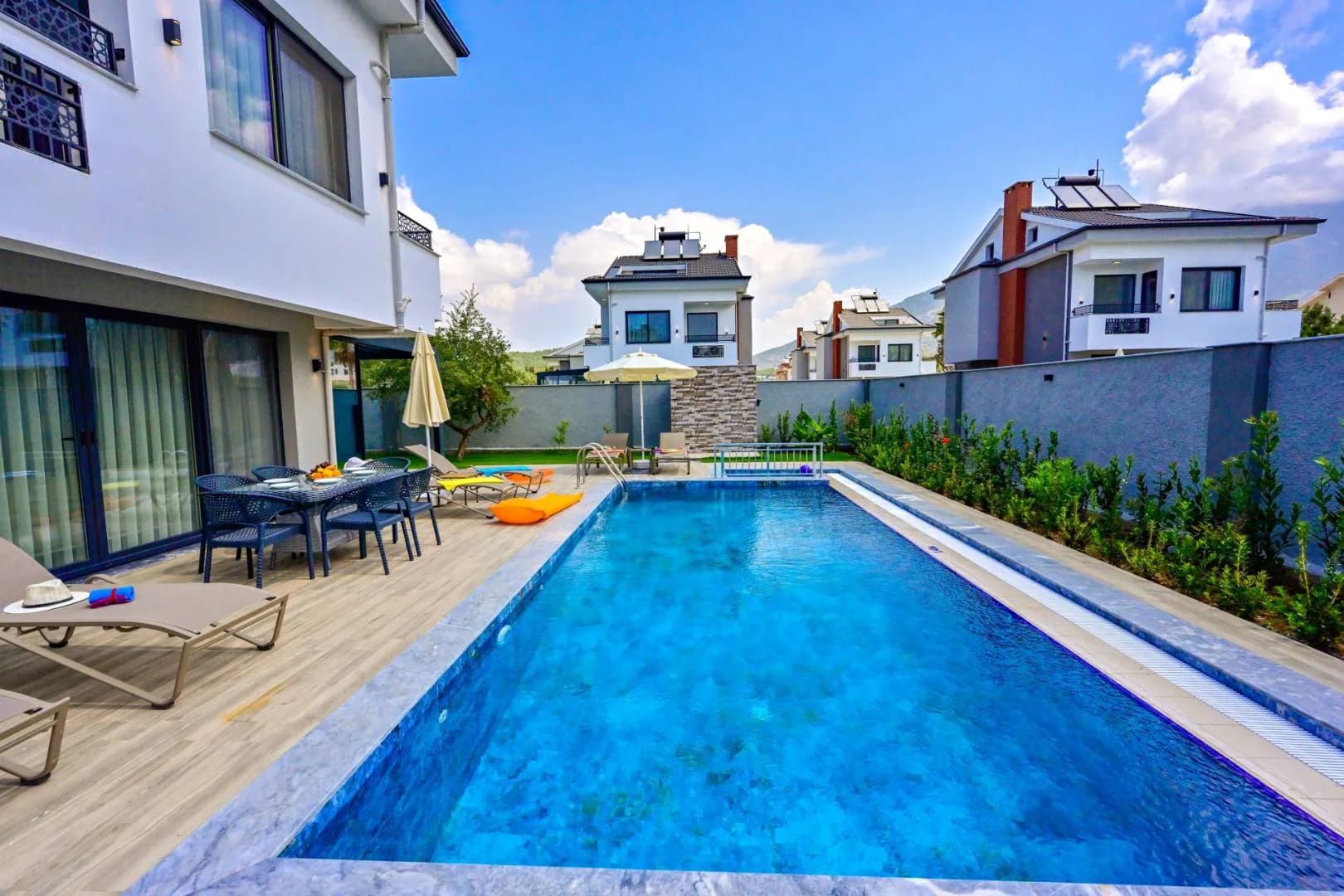 Fethiye Ölüdeniz'de Yeşillikler İçerisinde, Özel Havuzlu, Modern Villa görsel 2