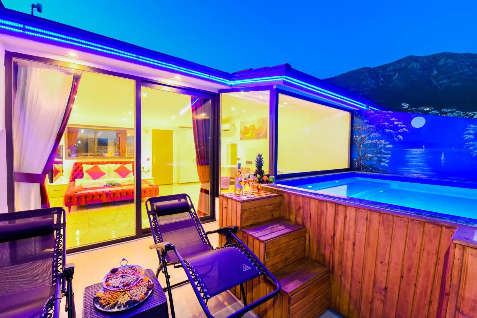 Kaş Kalkan'da Enfes Deniz Manzaralı, Jakuzili, 4 Kişilik, Kiralık Suit görsel 1