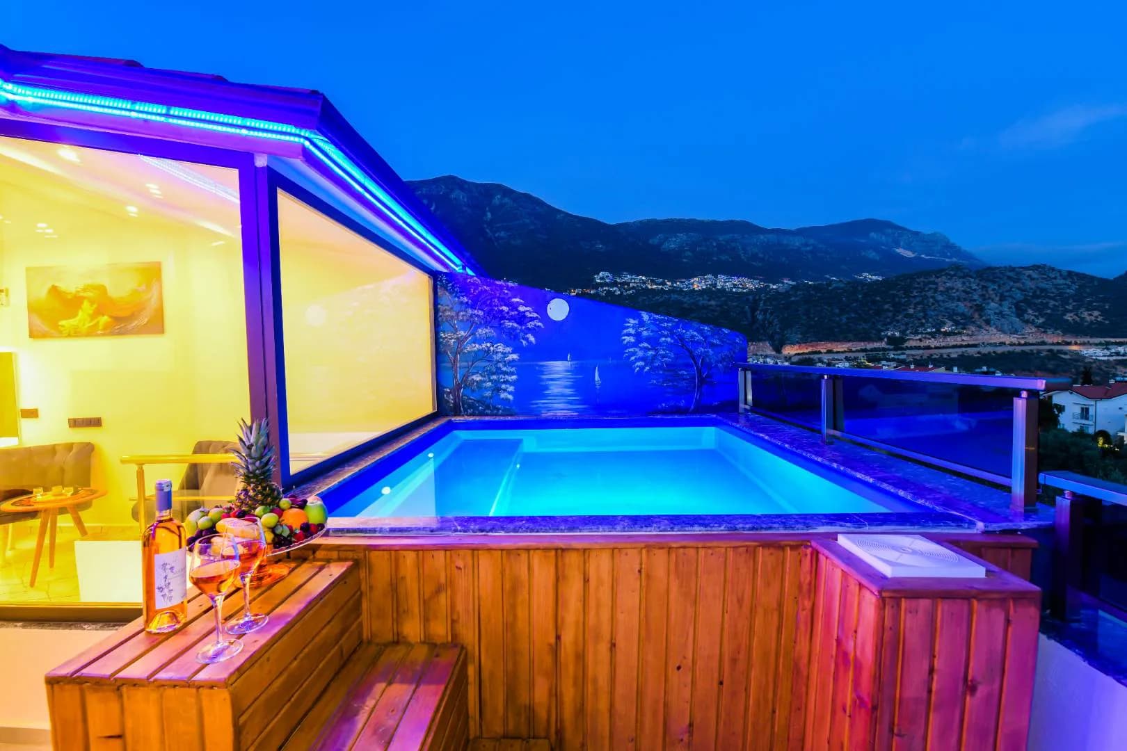 Kaş Kalkan'da Enfes Deniz Manzaralı, Jakuzili, 4 Kişilik, Kiralık Suit görsel 3