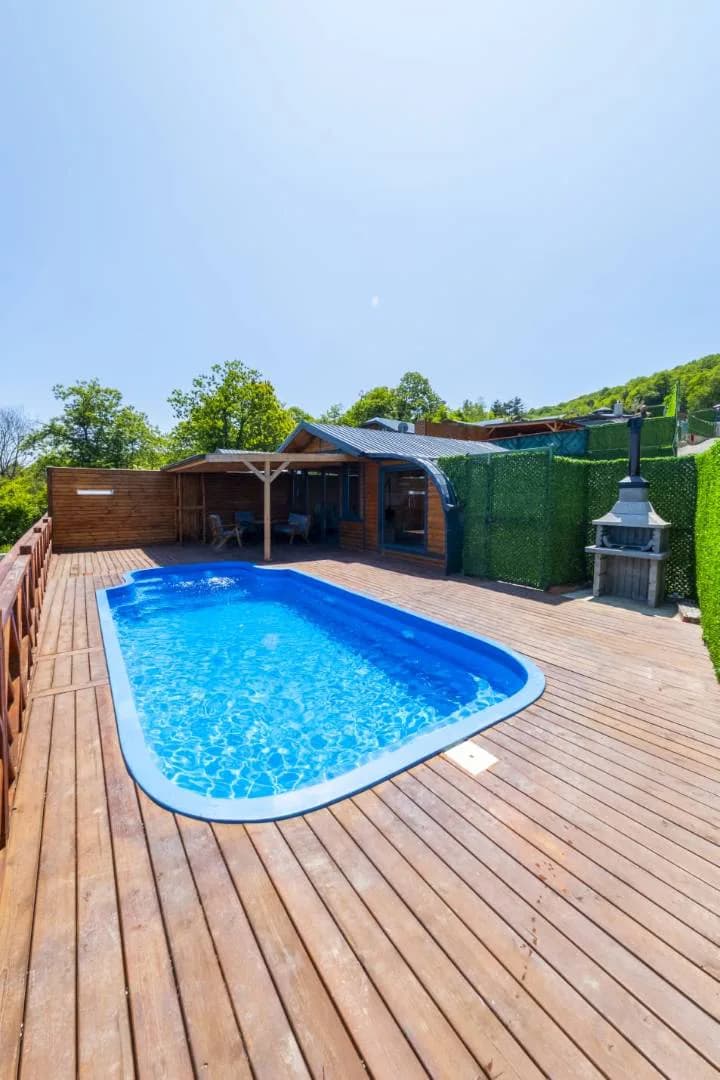 Sapanca'da Nailiye'de Muhteşem Manzaralı, Isıtmalı Havuzlu, 1+1 Villa görsel 3