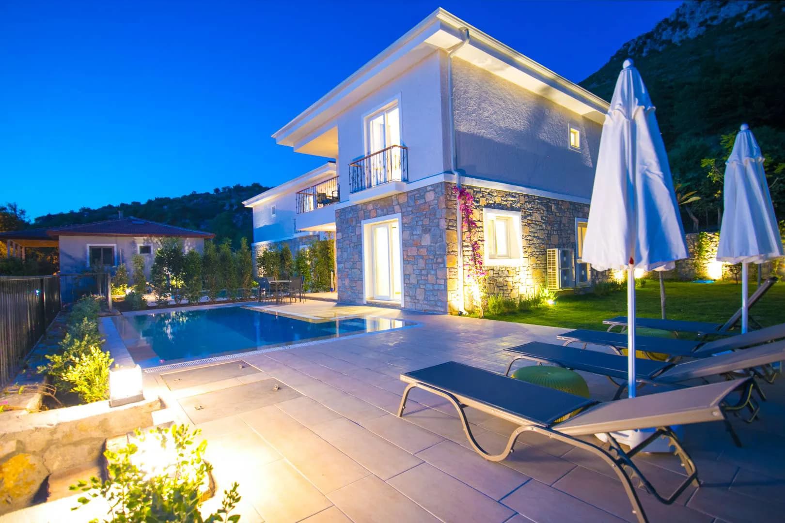 Marmaris Söğüt'te Modern Tasarımlı, Özel Havuzlu, Bahçeli Villa görsel 1
