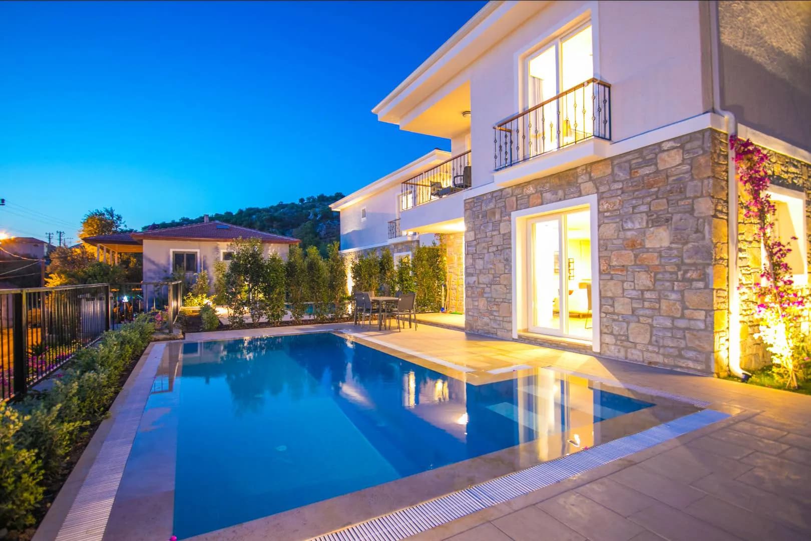 Marmaris Söğüt'te Modern Tasarımlı, Özel Havuzlu, Bahçeli Villa görsel 2