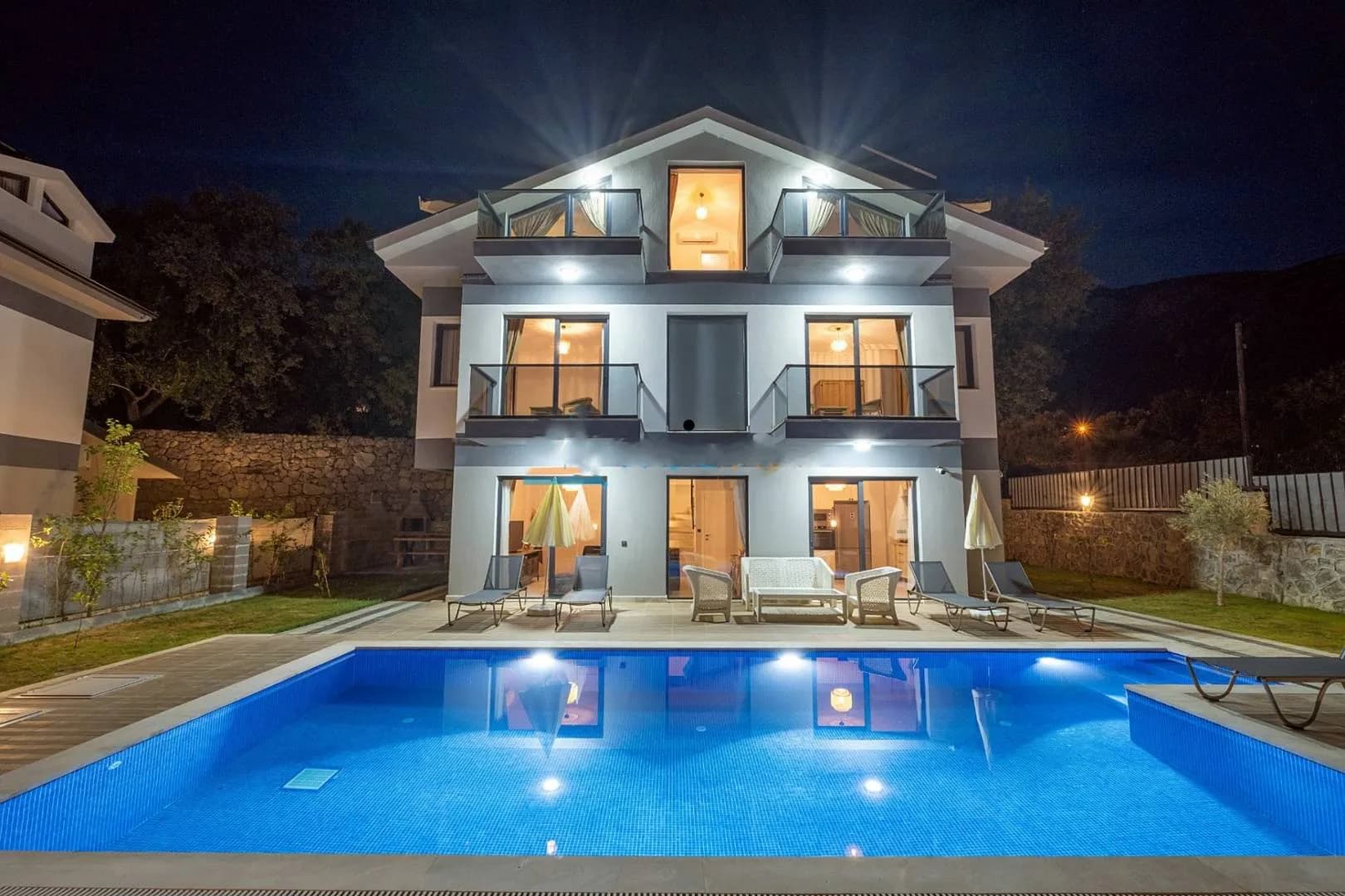 Fethiye Ölüdeniz'de Modern Tasarımlı, Özel Havuzlu, 9 Kişilik Villa görsel 3