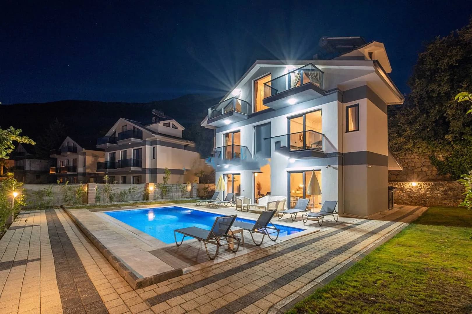 Fethiye Ölüdeniz'de Modern Tasarımlı, Özel Havuzlu, 9 Kişilik Villa görsel 1