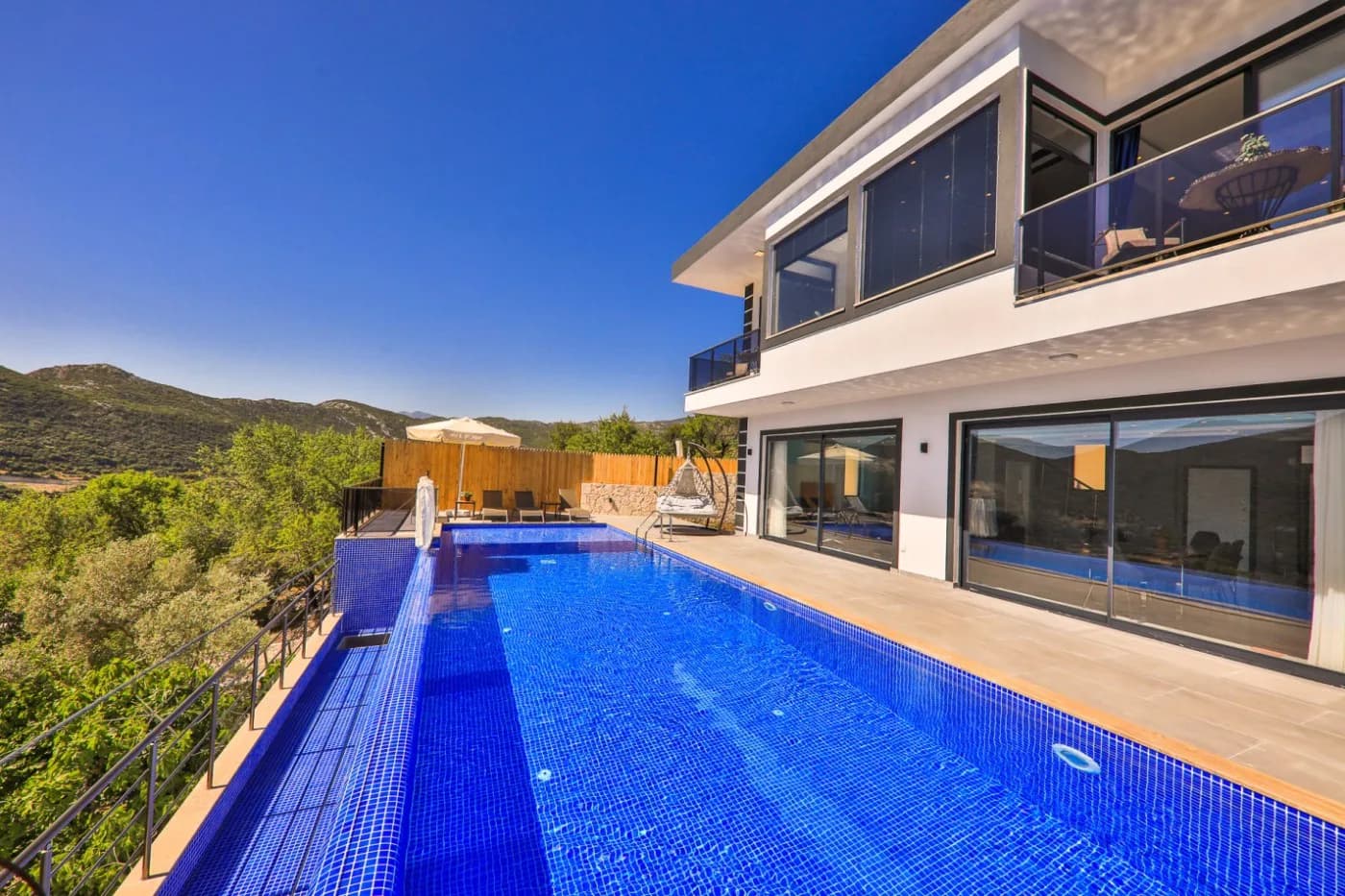 Kaş Sarıbelen'de Doğa ve Deniz Manzaralı, Özel Havuzlu, Jakuzili Villa görsel 1