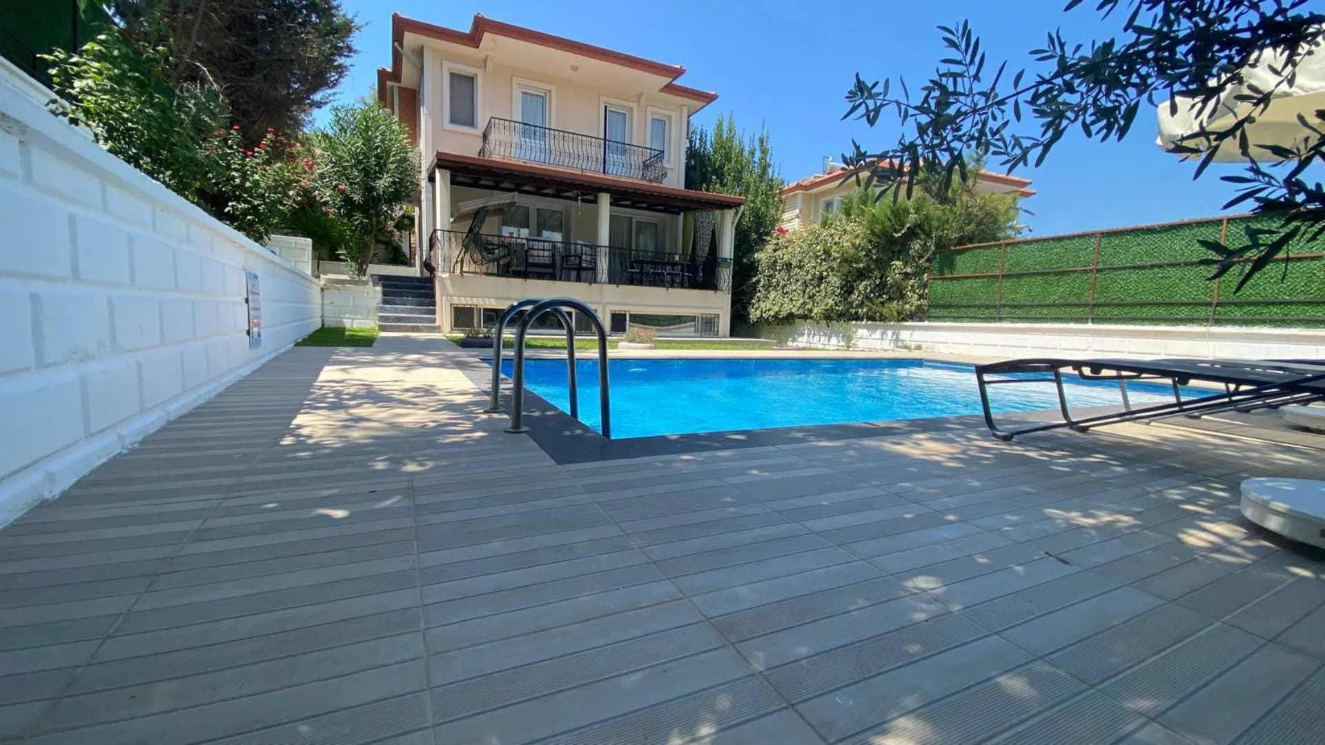 Fethiye Ölüdeniz'de Geniş Verandalı, Özel Havuzlu, Konforlu Villa görsel 1