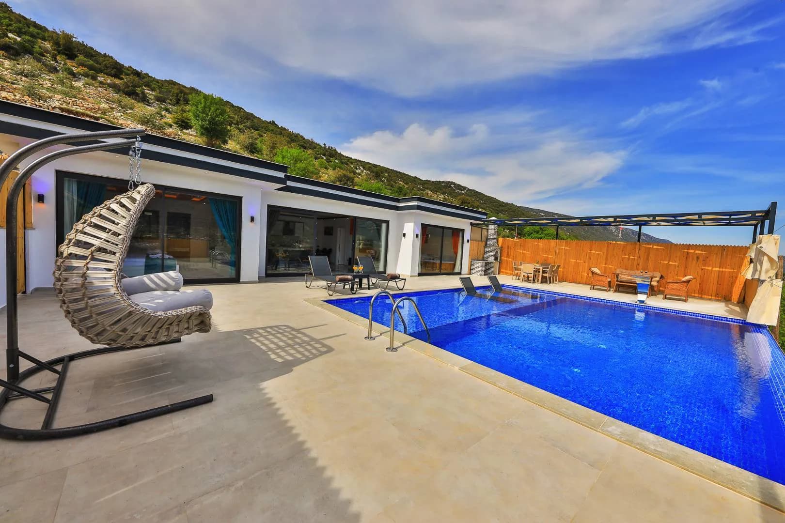 Kaş Sarıbelen'de Sakin Konumda, Özel Havuzlu, 5 Kişilik Villa görsel 2