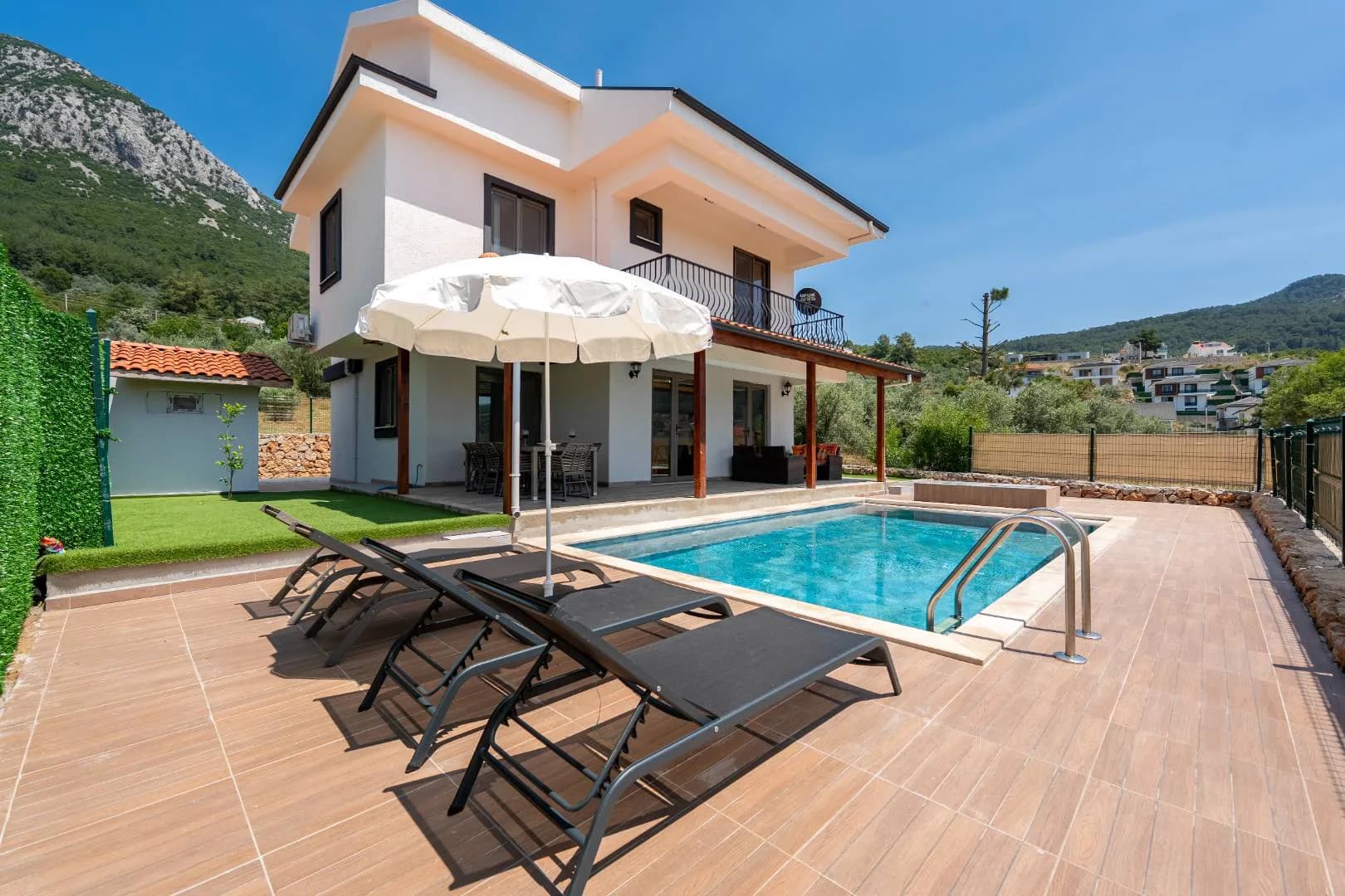 Fethiye Yeşilüzümlü'de Sakin Konumda, Özel Havuzlu, Kiralık Villa görsel 2