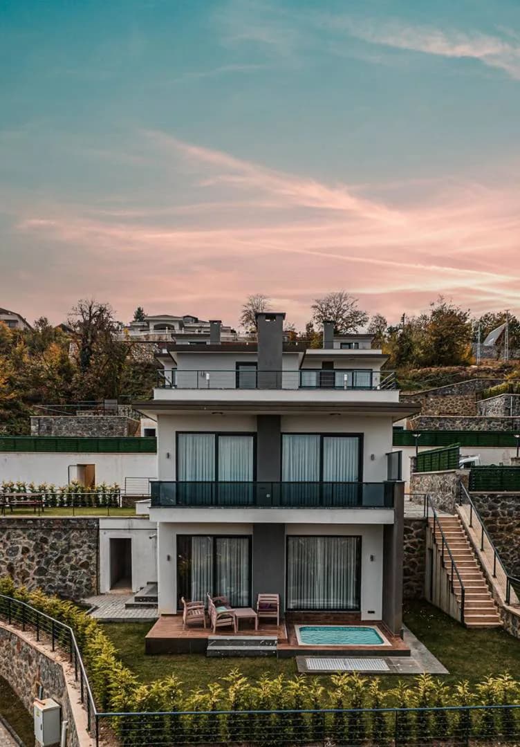 Sapanca Güldibi'nde Çekirdek Ailelere Uygun, Jakuzili, Kiralık Villa görsel 1
