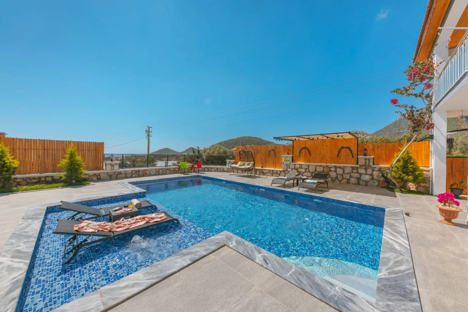 Kaş Belenli'de Sakin Konumda, Özel Havuzlu, Çocuk Oyun Alanlı Villa görsel 3
