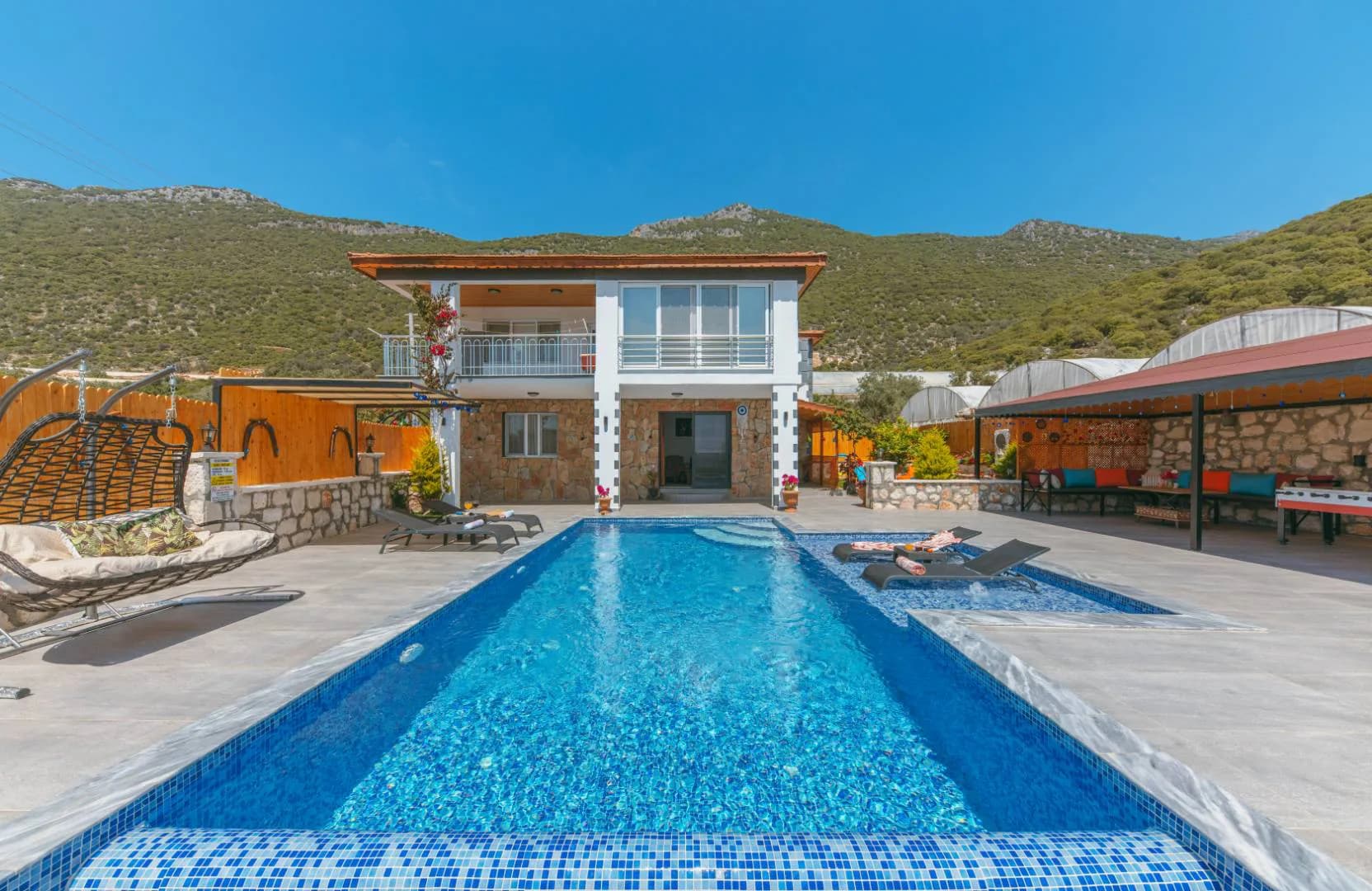 Kaş Belenli'de Sakin Konumda, Özel Havuzlu, Çocuk Oyun Alanlı Villa görsel 1