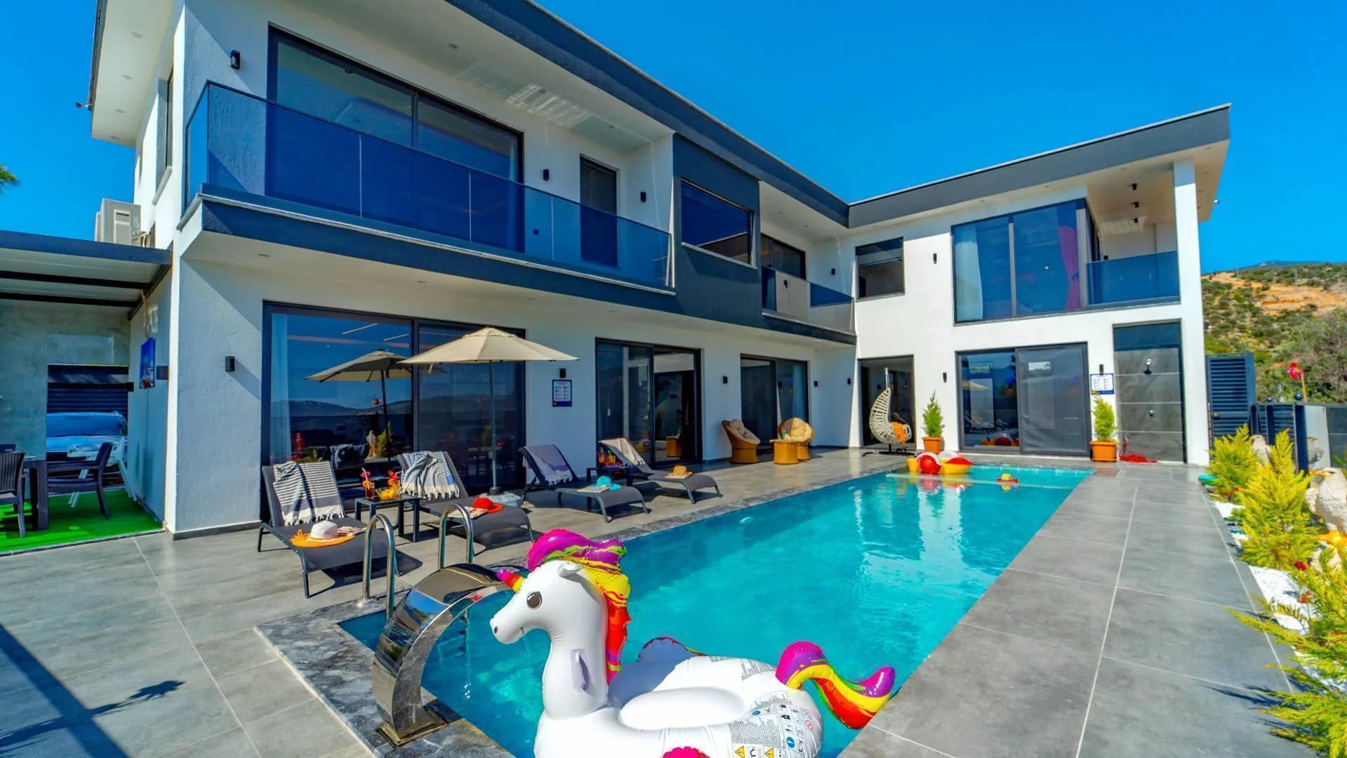 Kaş Çavdır'da Modern Tasarımlı, Açık ve Kapalı Havuzlu, Olanaklı Villa görsel 3