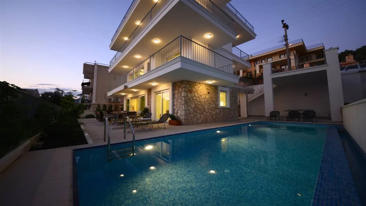 Kaş Kalkan'da Merkeze Yakın Konumda, Özel Havuzlu, Geniş Villa görsel 1