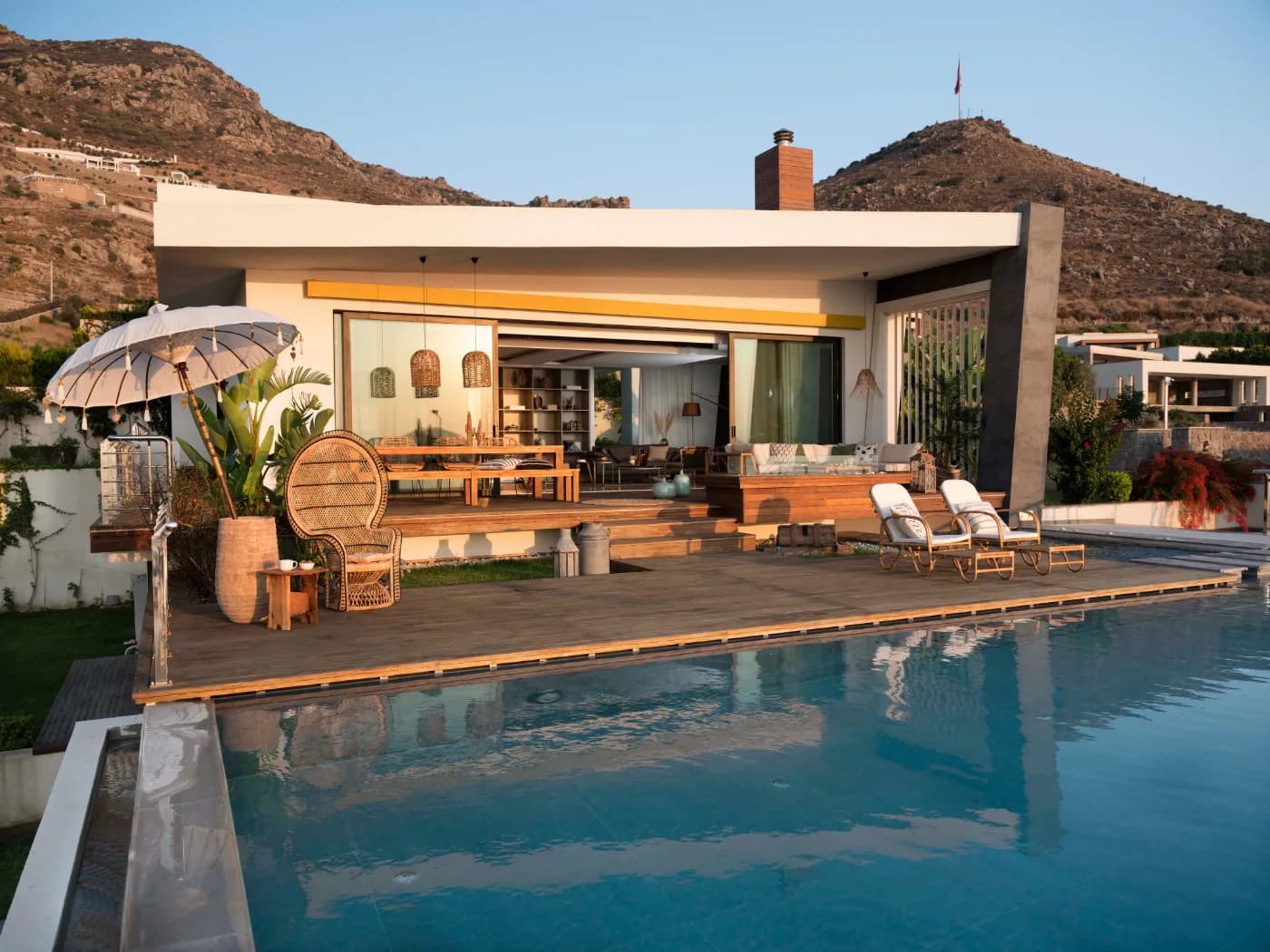 Bodrum'da Bohem Dekorasyona Sahip, Sonsuzluk Havuzlu, Hamamlı Villa görsel 1