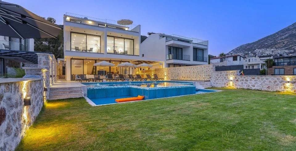 Kaş Kalkan'da Muhteşem Manzaralı, Özel Havuzlu, 12 Kişilik, Lüks Villa görsel 3