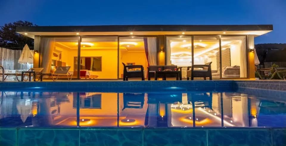 Kaş Sarıbelen'de Yemyeşil Doğada, Özel Havuzlu, Konforlu Villa görsel 1