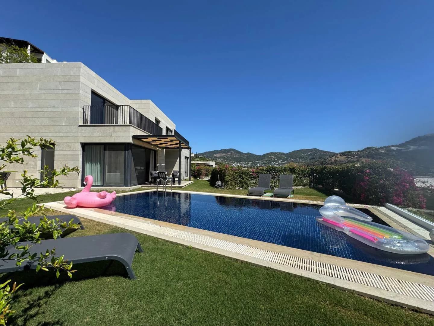 Bodrum Yalıkavak'ta Modern Tasarımlı, Özel Havuzlu, Kiralık Villa görsel 1