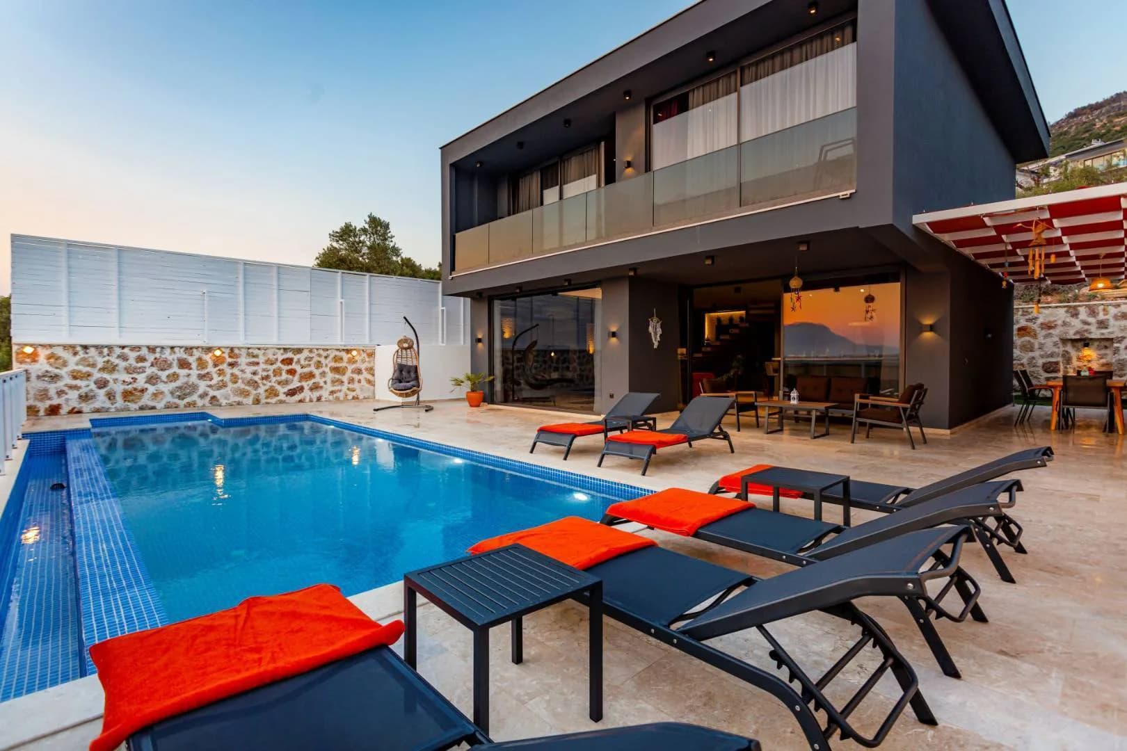 Kaş Yeşilköy'de Sakin Konumda, Özel Havuzlu, Modern Villa görsel 1